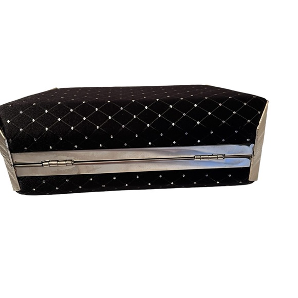 Black and Silver Hardshell Handbag with Jeweled Crown Closure NWOT - Picture 5 of 7